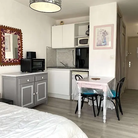Cosy Proche Thermes Avec Coin Cuisine Et Vue Sur Etang - Fr-1-553-237 Apartamento *